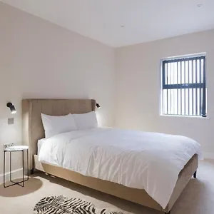 Charming 1-bedroom In Leeds Centre Perfect For Couples Or Solo Travelers Leeds (West Yorkshire)